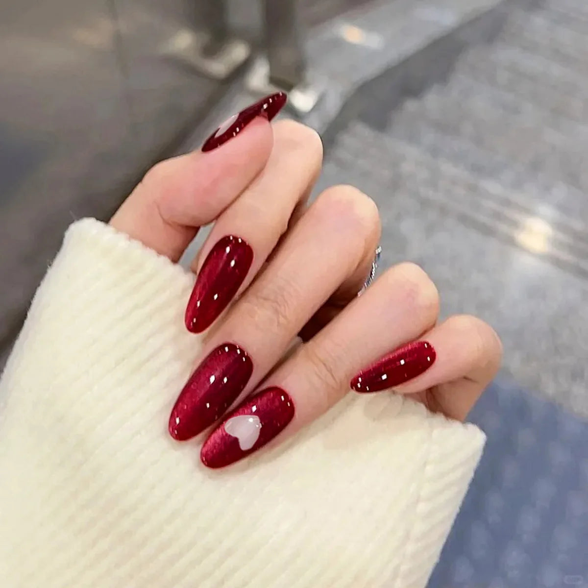 24pcs Glossy Red Cat's Eye Press On Nails Full Cover Nude Color Wearable Almond False Nails Charms Detachable Fake Nail For Girl
