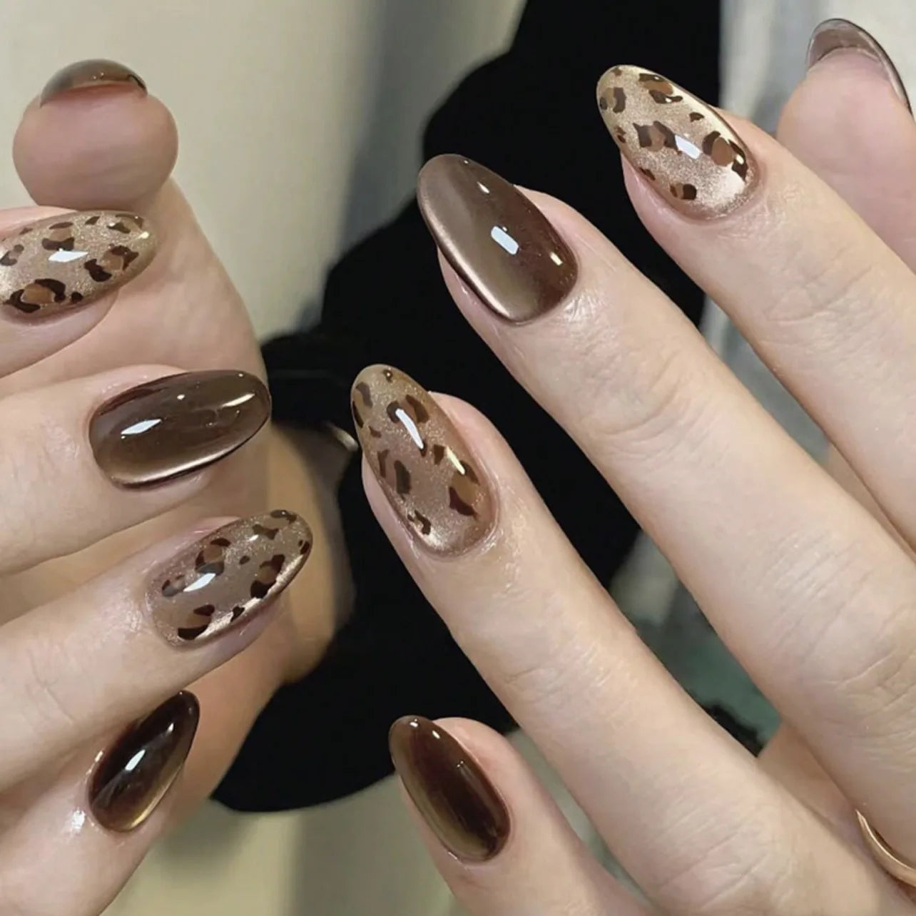 24pcs Glossy Red Cat's Eye Press On Nails Full Cover Nude Color Wearable Almond False Nails Charms Detachable Fake Nail For Girl